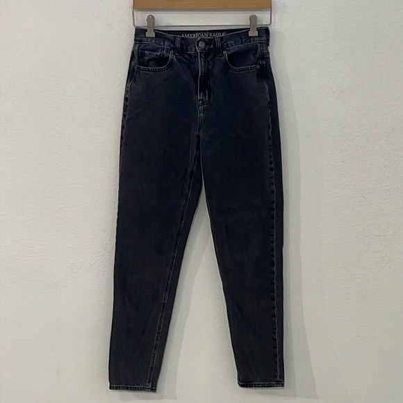 American Eagle Mom Jean Size 2Long - Picture 1 of 7